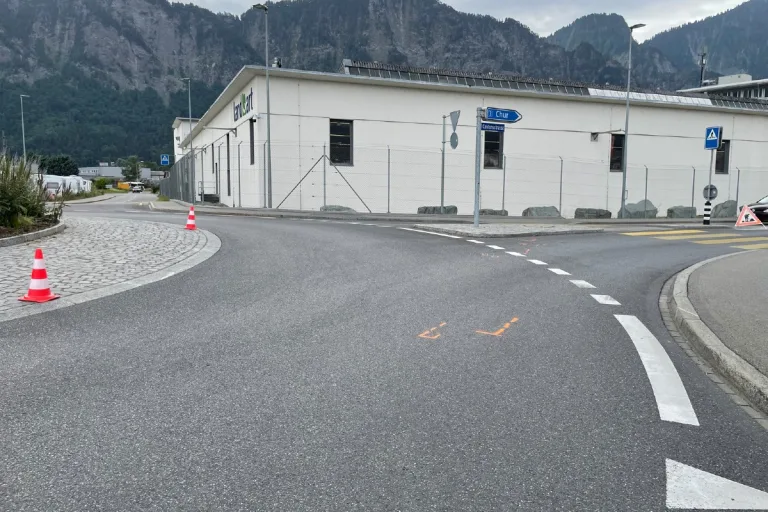 Landquart GR - Kollision im Kreisel