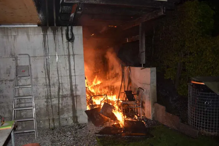 Oberuzwil SG - Brand wegen Elektrorasenmäher