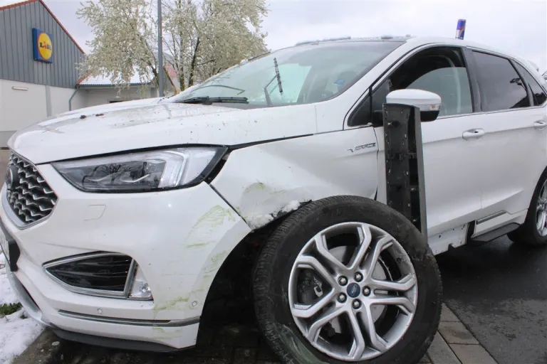 Nörvenich – Mit Alkohol, aber ohne Führerschein gegen die Laterne