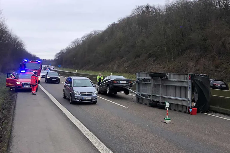 Velbert - Vollsperrung der A535 nach Unfall!