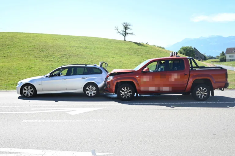 Gommiswald SG – Auffahrunfall von zwei Autos