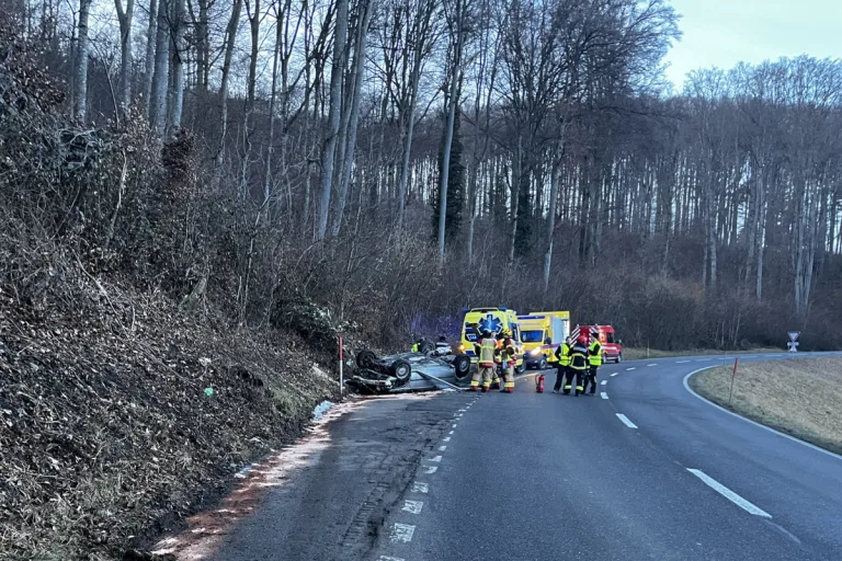 Mühlethurnen BE – Lenker bei Unfall aus Auto geschleudert