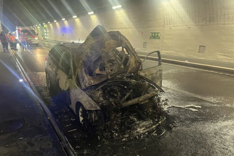 A2 Belchentunnel BL – BMW in Brand