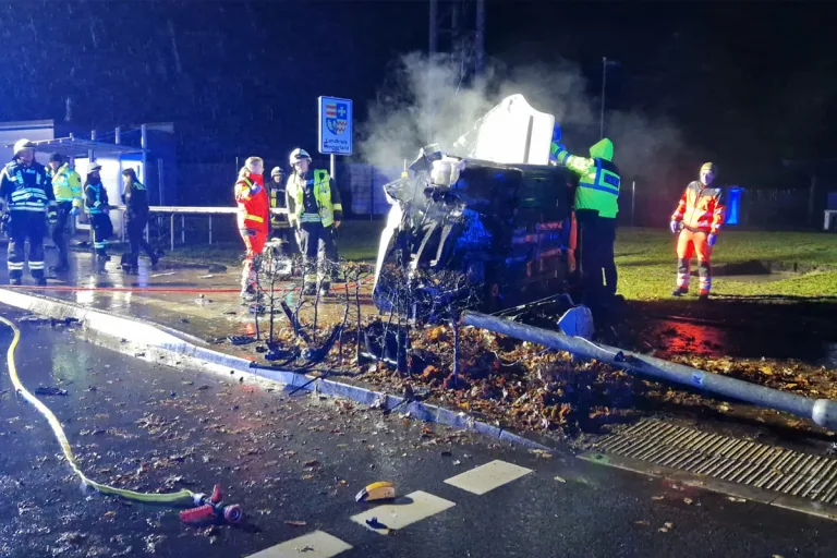 Metjendorf NI – Pkw überschlägt sich bei Unfall