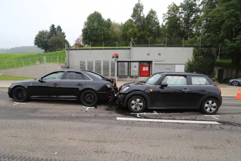 Stadt St. Gallen - Erheblicher Sachschaden nach Auffahrkollision