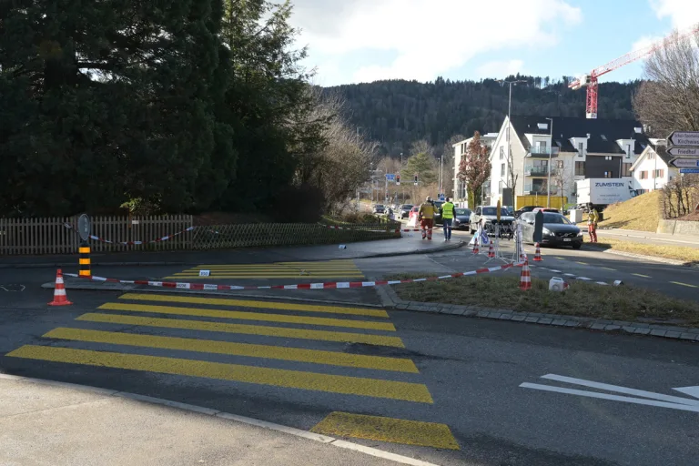 Mönchaltorf ZH – Fussgänger bei Unfall mit Auto schwer verletzt