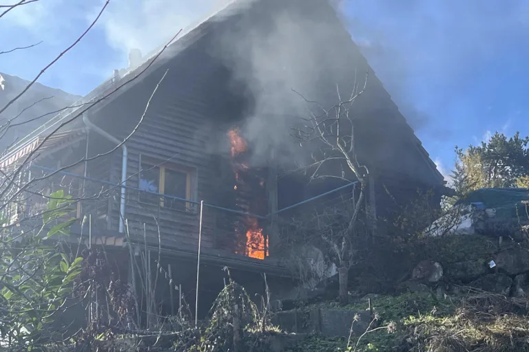 Rüschlikon ZH – Sachschaden nach Brand in Einfamilienhaus  