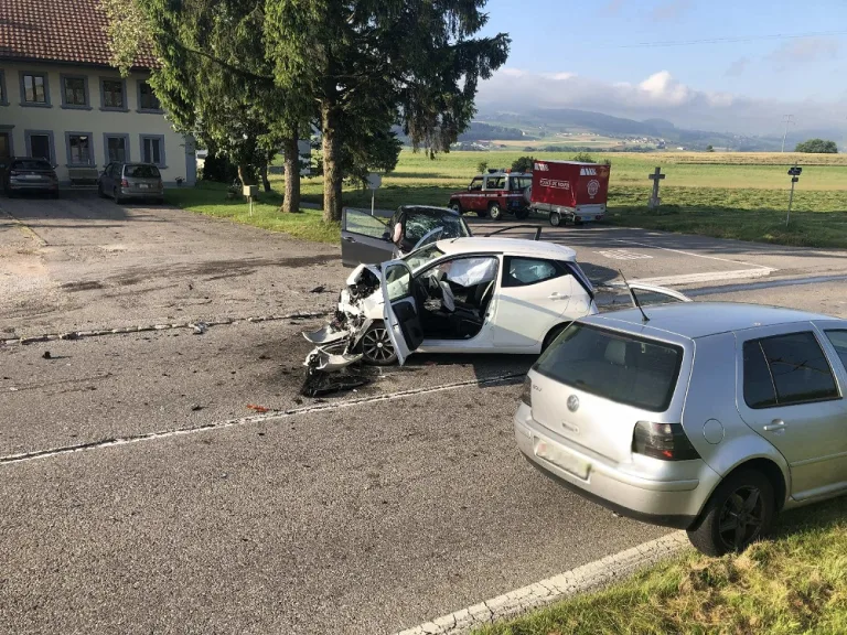 Autigny FR – Zwei Autofahrer wurden bei einem Unfall verletzt