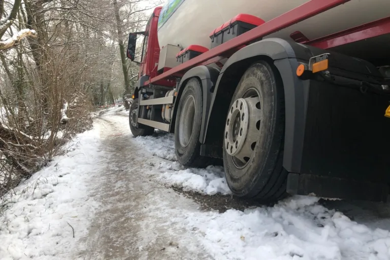 Velbert – Tanklaster mit 20.000 Liter Propangas verunfallt