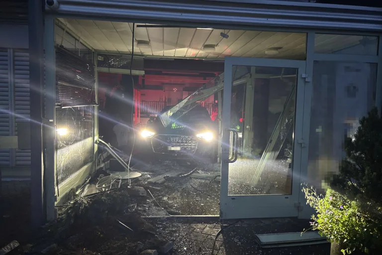Altstätten SG – Einbrecher rasen mit gestohlenem Audi in Waffenladen