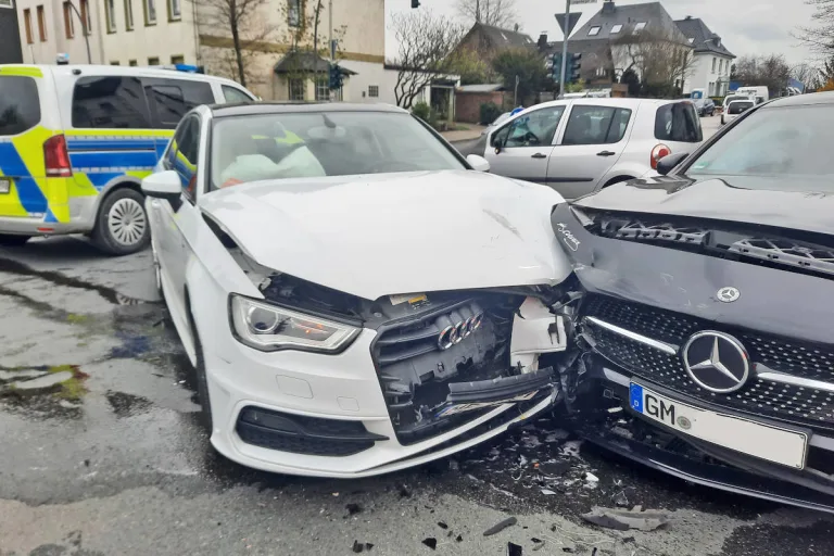 Velbert  – Schwer verletzt nach Vorfahrtsverletzung