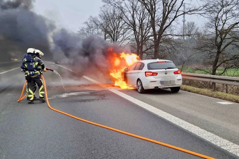 Hünxe – Auto auf der A3 in Brand geraten