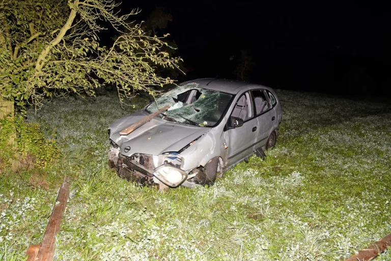 Dörflingen SH – Zwei Verletzte nach Selbstunfall mit Personenwagen