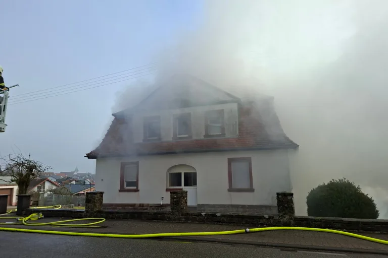 Hermersberg – Ermittlungen nach Brand mit zwei Toten dauern an