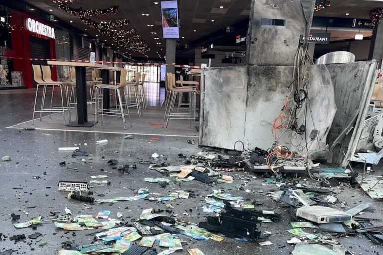 Marin-Epagnier NE – Geldautomaten im Marin Centre gesprengt