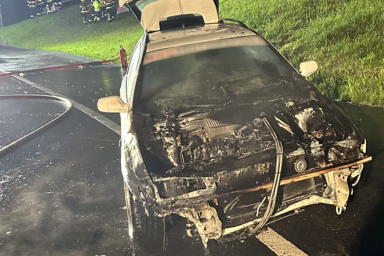 Steinerberg SZ – Autobrand nach Unfall