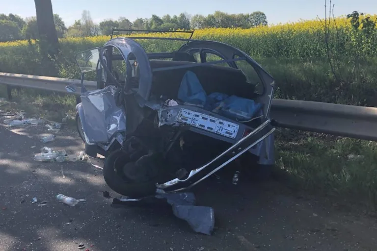 Worms – Oldtimer nach Unfall schrottreif