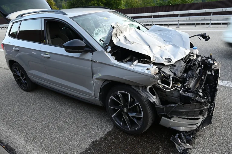 Mels SG -  Hoher Sachschaden nach Unfall 