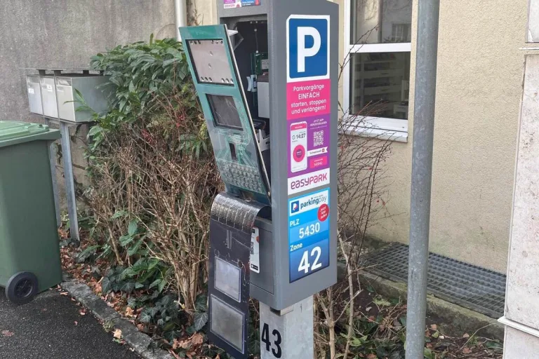 Wettingen AG - Zahlautomat von Jugendlichen gesprengt 