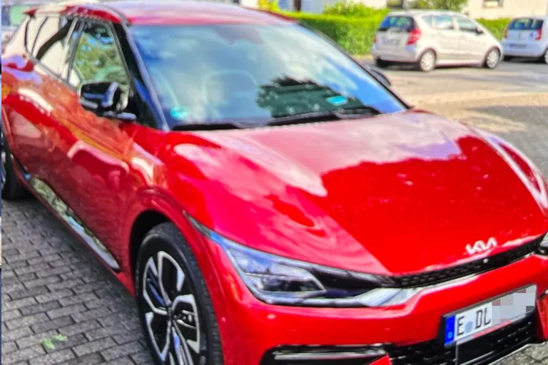 Essen – Polizei sucht Zeugen nach Diebstahl eines E-Autos