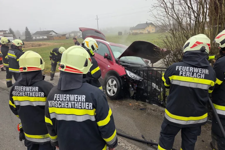 Unfall bei Kirschentheuer – Lenker wollte Handy aufheben