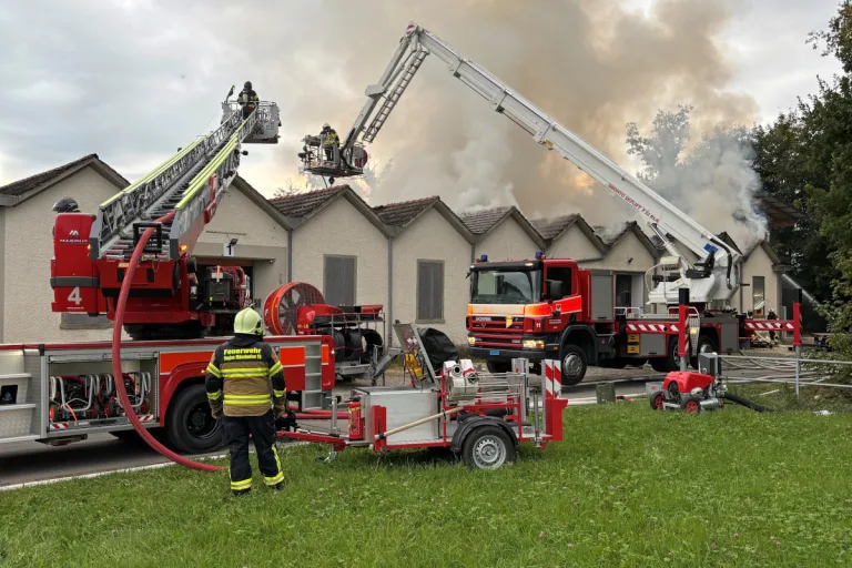Münchwilen TG – Gaffer bei Brand von Industriegebäude angehalten