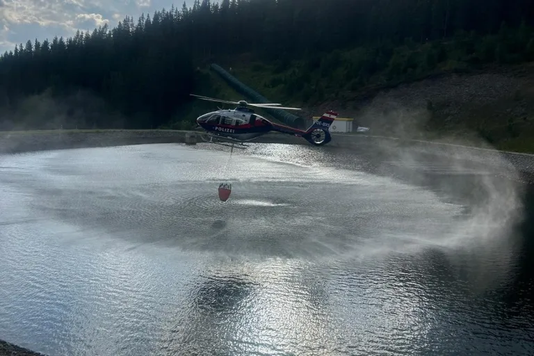 Schladming – Polizeihubschrauber unterstützen bei Waldbrand