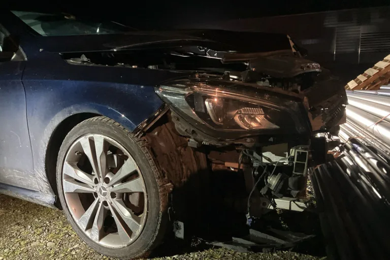 Näfels GL – Nach Selbstunfall auf  Autobahnzubringer geflüchtet