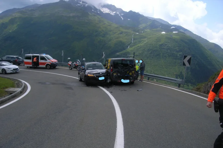 Andermatt UR – Verkehrsunfall auf der Oberalpstrasse