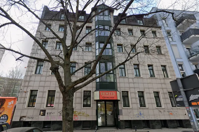 Berlin – Durchsuchung in besetztem Gebäude in Friedrichshain