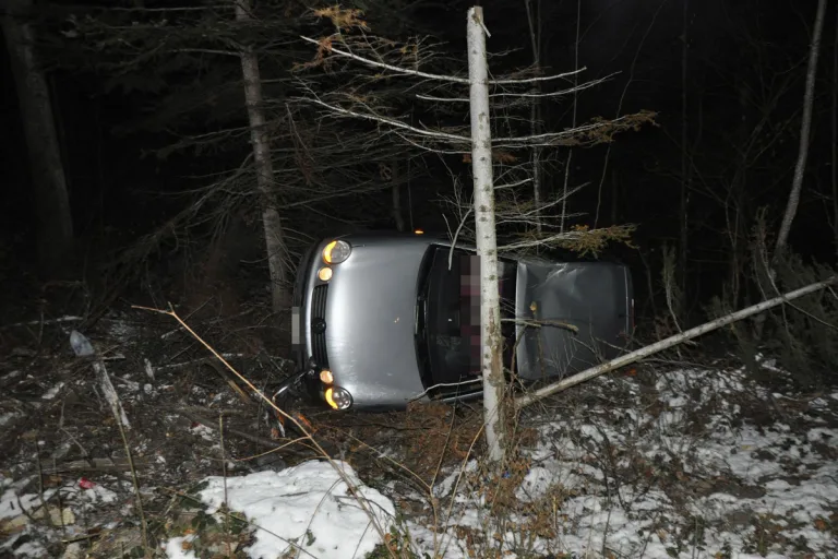 Dornach SO - Auto überschlägt sich bei Unfall