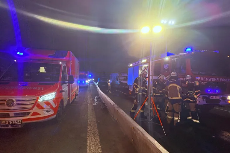 Essen – Massenkarambolage mit 19 Fahrzeuge auf A42
