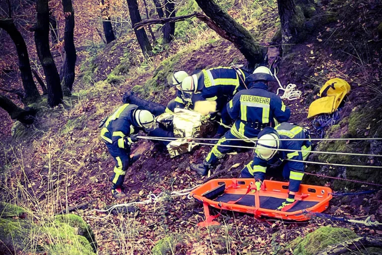 Kreuzau – Person in Hanglage abgestürzt 