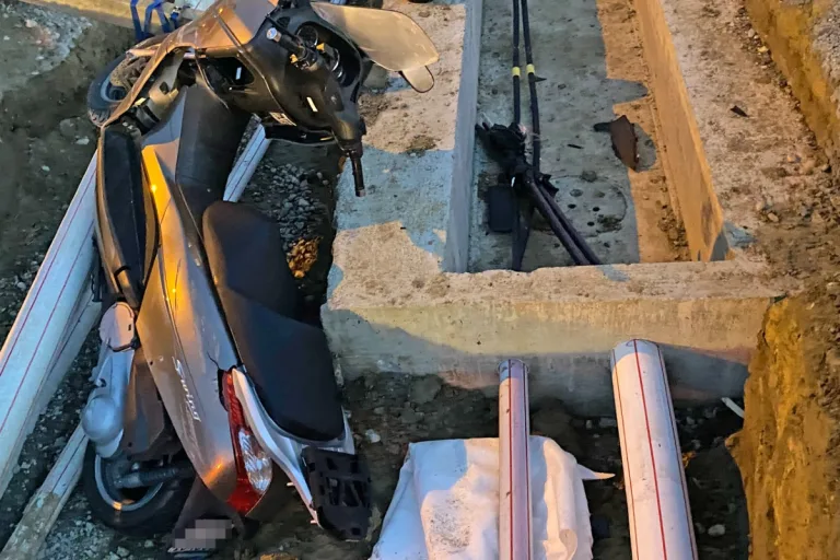 Landschlacht TG - Rollerfahrer stürzt nach Kollision mit Auto in Graben