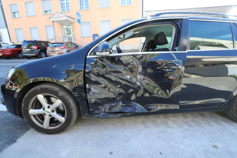 Stadt St. Gallen - Kollision zwischen Motorkarren und Personenwagen