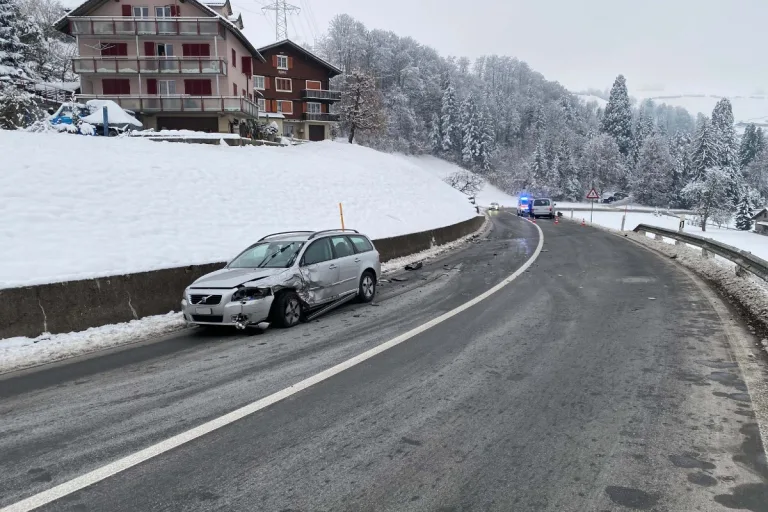 Menzingen ZG - Unfall im Morgenverkehr