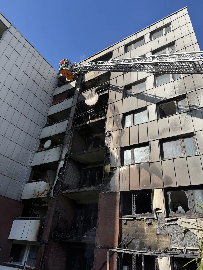 Bonn – Drei Verletzte bei Brand in Mehrfamilienhaus