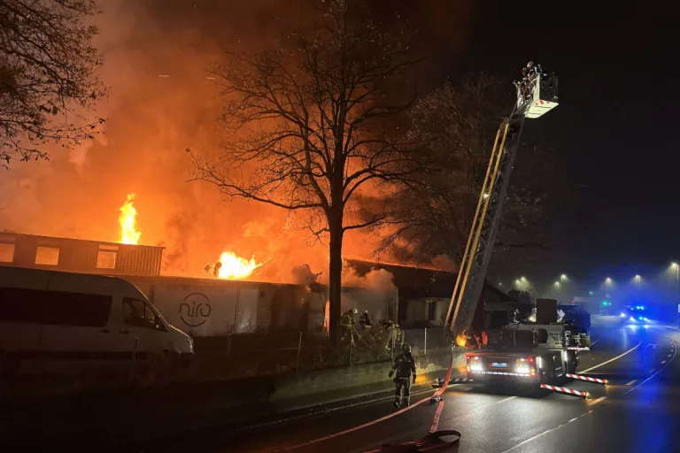 Döttingen AG – Brand in ehemaliger Schreinerei