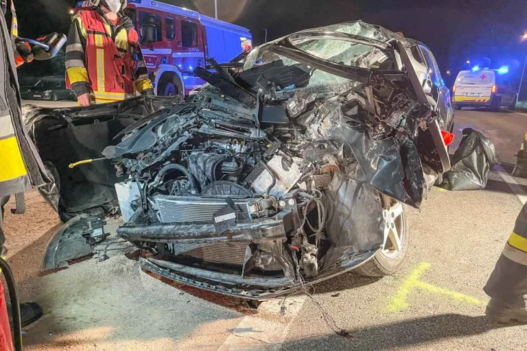 Schwerer Unfall in Traboch - Autofahrerin übersieht Traktor