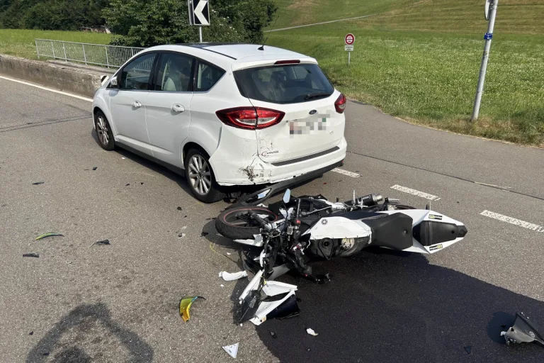 Rapperswil-Jona SG – 16-Jähriger Motorradlenker bei Auffahrunfall verletzt
