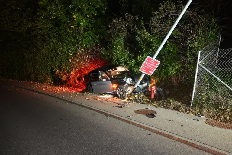 Unfall in Sonnental SG – Junglenkerin prallt gegen Laterne