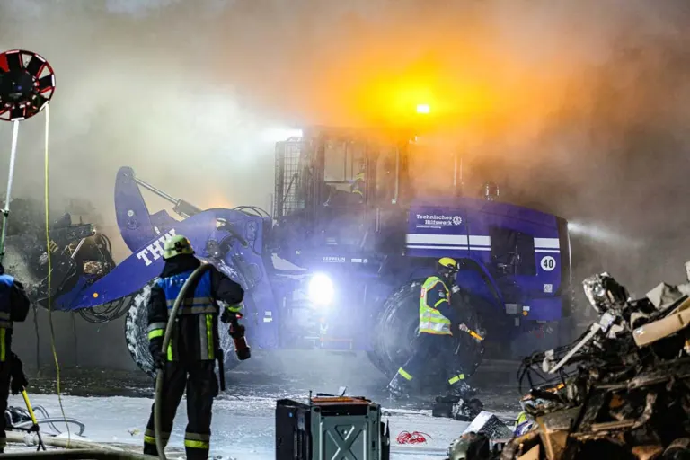 Nürnberg – Großbrand in Recyclingbetrieb
