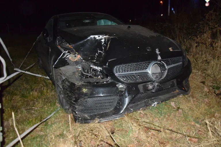 Rödinghausen – Autofahrt endet im Straßengraben - Fahrer flüchtet von der Unfallstelle
