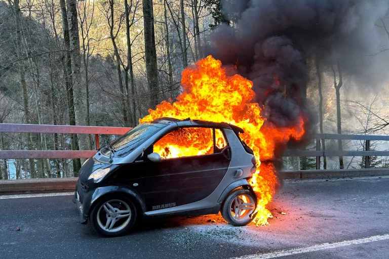 Engelberg OW – Autobrand führt zu Strassensperre