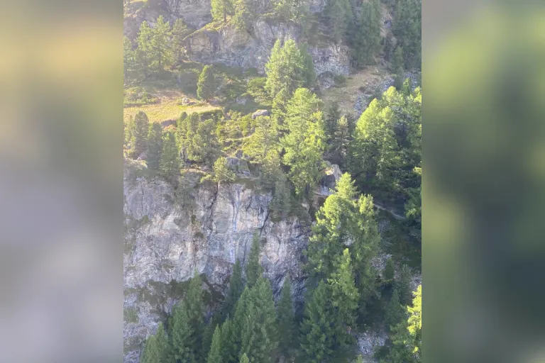 Zermatt VS – Mountainbiker stürzt 40 Meter tief in den Tod