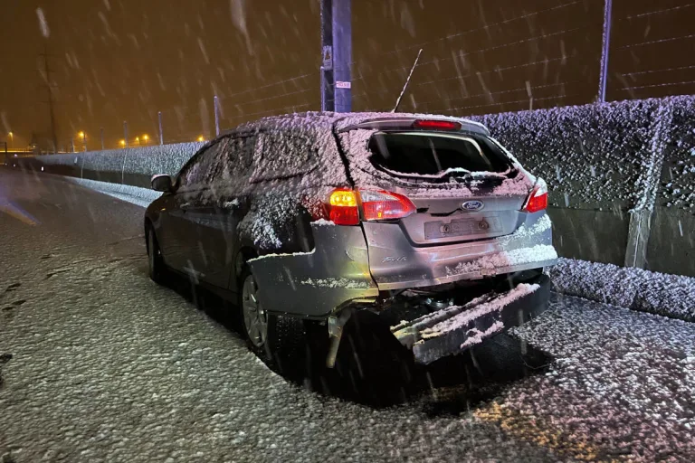 A2 Altdorf UR – Kollision auf schneebedeckter Autobahn