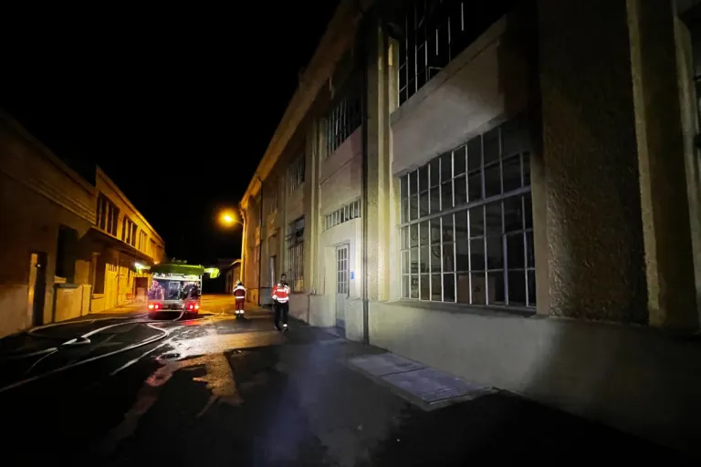 Flurlingen ZH – Brand eines Gewerbegebäudes