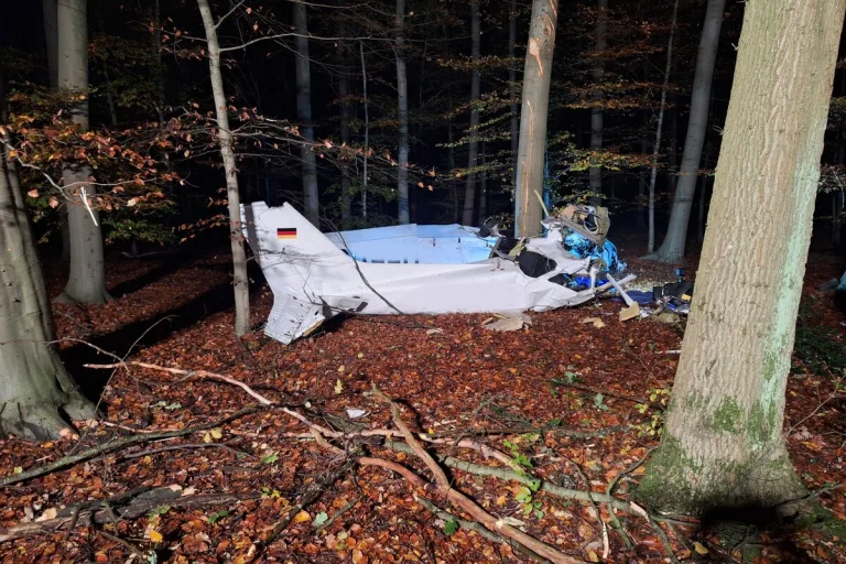 Bottrop NW - Tödlicher Absturz eines Kleinflugzeugs 