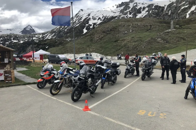 Lukmanierpass  - Kantonsübergreifende Präventionsaktion der Kapo Graubünden und Tessin