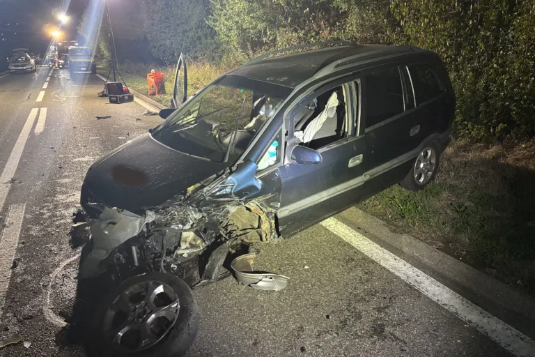Unfall in Zufikon AG – Auto stürzt Hang hinunter
